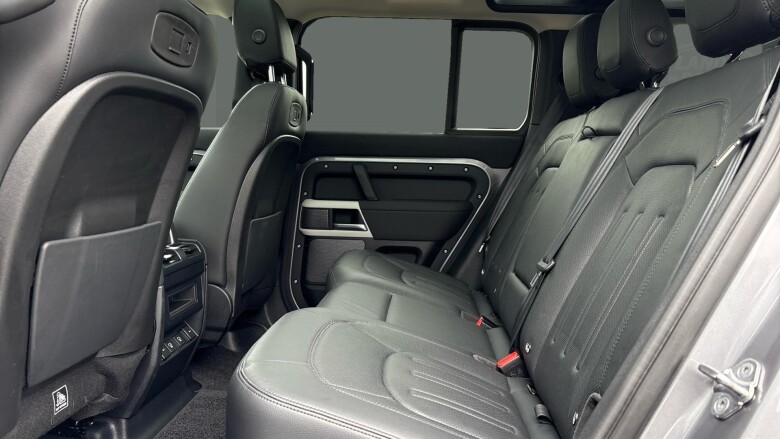 Land Rover Defender 3.0 D200 SE 110 5dr Auto Diesel Estate